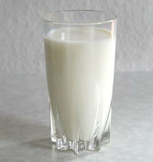При гипертонии поможет молоко