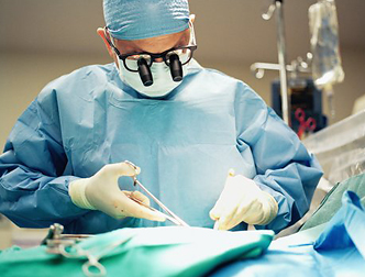 В США после завершения клинических испытаний разрешили протезировать аортальные сердечные клапаны с помощью катетера