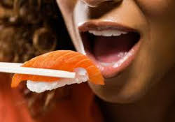 Молодым женщинам «рыбный день» необходим