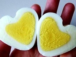 Яичный желток благотворно влияет на серде
