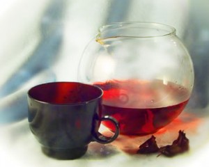 Чай каркаде снижает давление и защищает почки