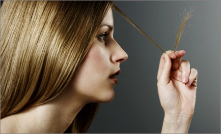 Как уменьшить сильное выпадение волос у женщины?