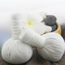 Избавиться от лишних сантиметров и тонизировать кожу – обертывание и SPA косметика.