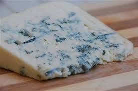 Сыр с плесенью может спасти от инсульта