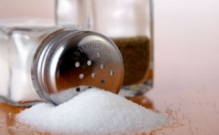 Пищевая соль вдвойне опасна для гипертоников