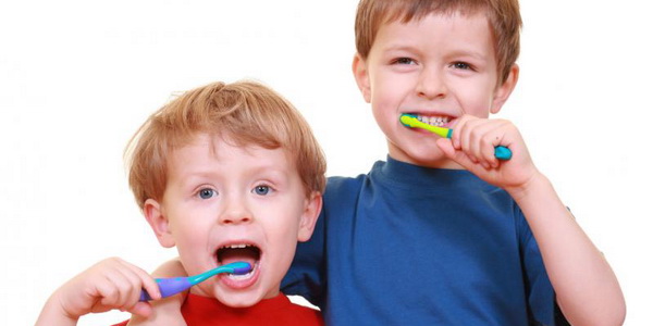 Как научить ребенка правильно чистить зубы?