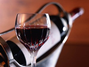 Оказывается, что красное вино может спасти от инфаркта и инсульта