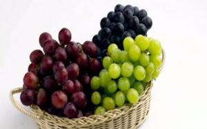 Употребление винограда способствует нормализации давления