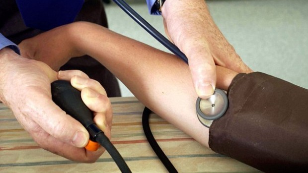 Измерение артериального давления на обеих руках может спасти жизнь