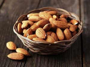Ежедневные несколько орехов миндаля помогают понизить холестерин
