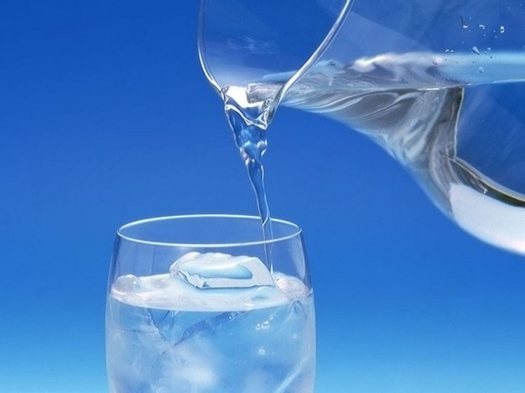 Сколько воды надо, чтобы оставаться здоровой?