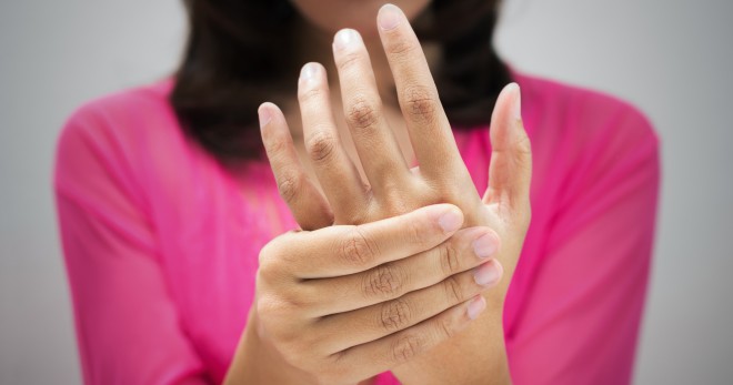 Немеет левая рука – как выявить причины и правильно провести лечение?