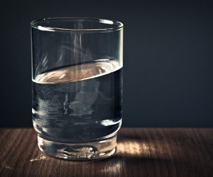 Питье воды помогает при склонности к повышенному давлению