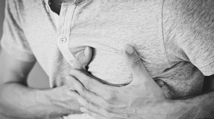 Если болит в грудном отделе позвоночника — что это может быть и как лечить?
