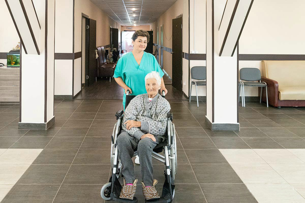О пансионатах для пожилых людей с деменцией в Подмосковье