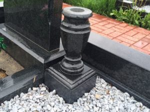 Как правильно выбрать вазу для места захоронения