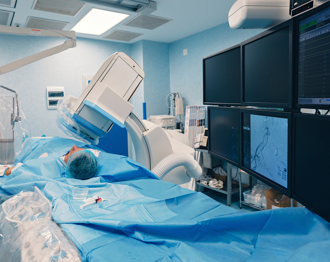 DISCHARGE: КТ-ангиография или инвазивная коронароангиография у стабильных пациентов с болью в груди