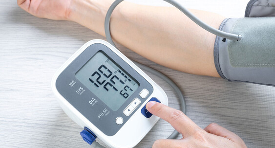 PCM: контроль показателей здоровья вдвое снижает риски для жизни у гипертоников