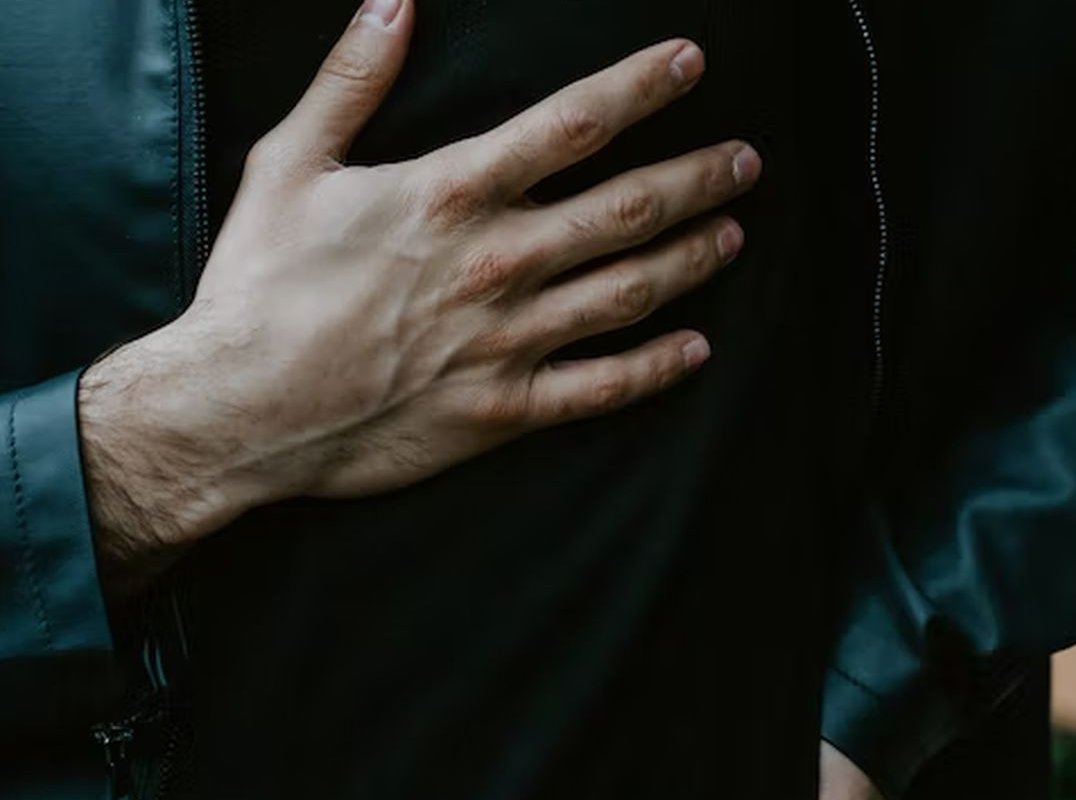 «Потливость и давление в груди»: кардиолог рассказал, как узнать опасную фибрилляцию предсердий