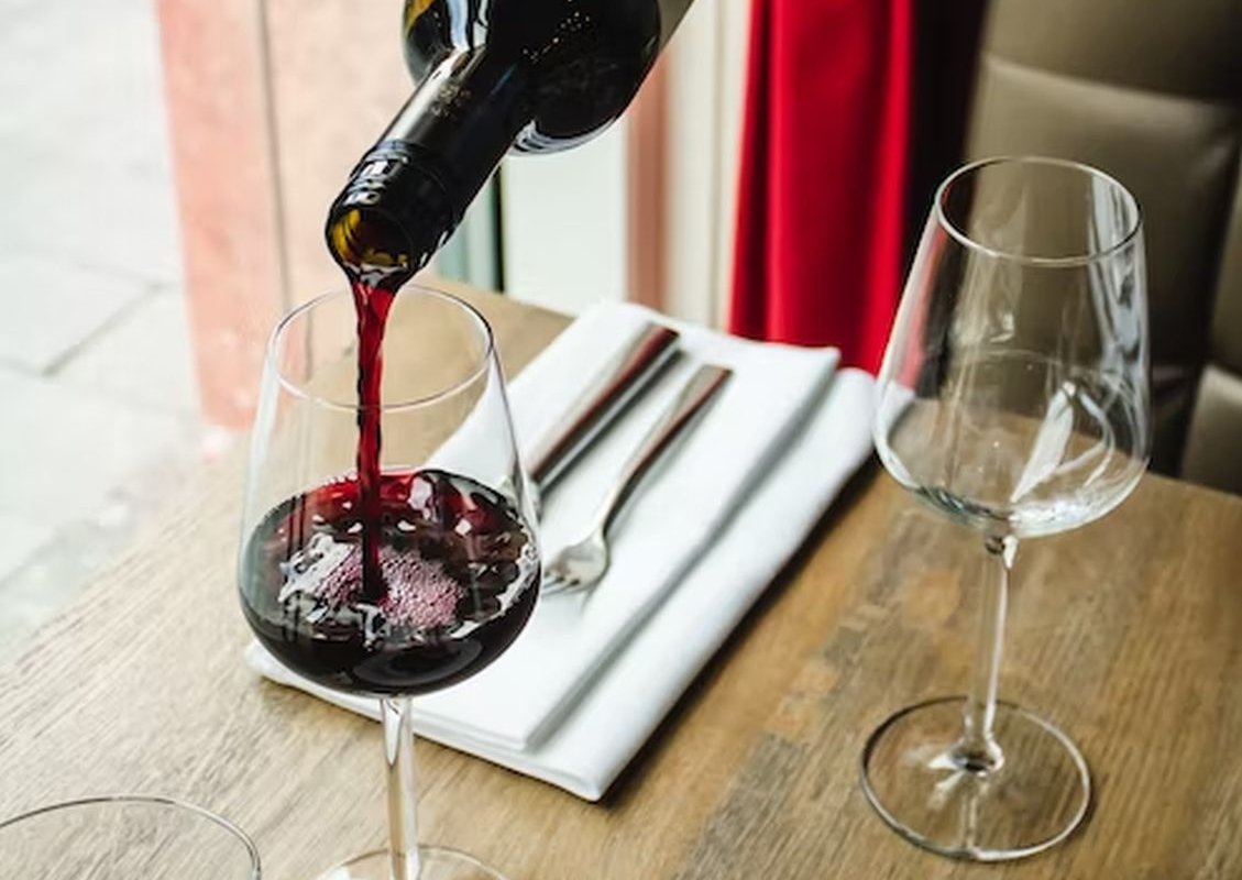 «Резкие колебания в ширине сосудов»: нарколог Холдин указал на опасность алкоголя для сердечников