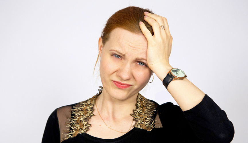 Невролог назвал неочевидную причину головной боли в жару