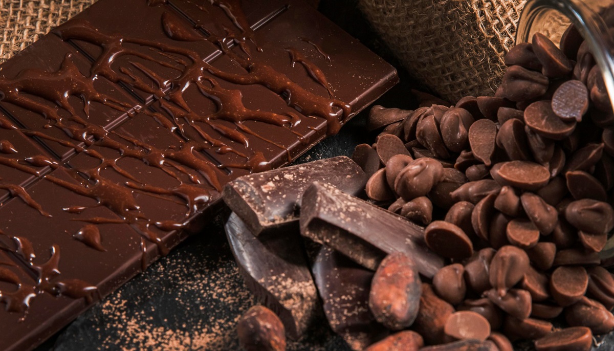 Кардиолог ответил, правда ли горький шоколад рассасывает бляшки в сосудах