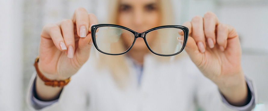 От диагностики зрения до подбора оправы: полный чек-лист идеального визита в салон оптики