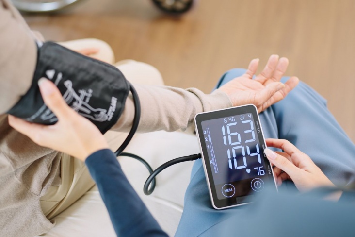 Врач назвал привычку, от которой нужно избавиться при высоком давлении